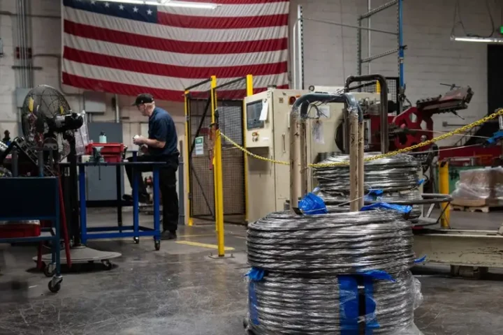 Skilled labor shortage in manufacturing chart showing 449,000 unfilled jobs and declining workforce